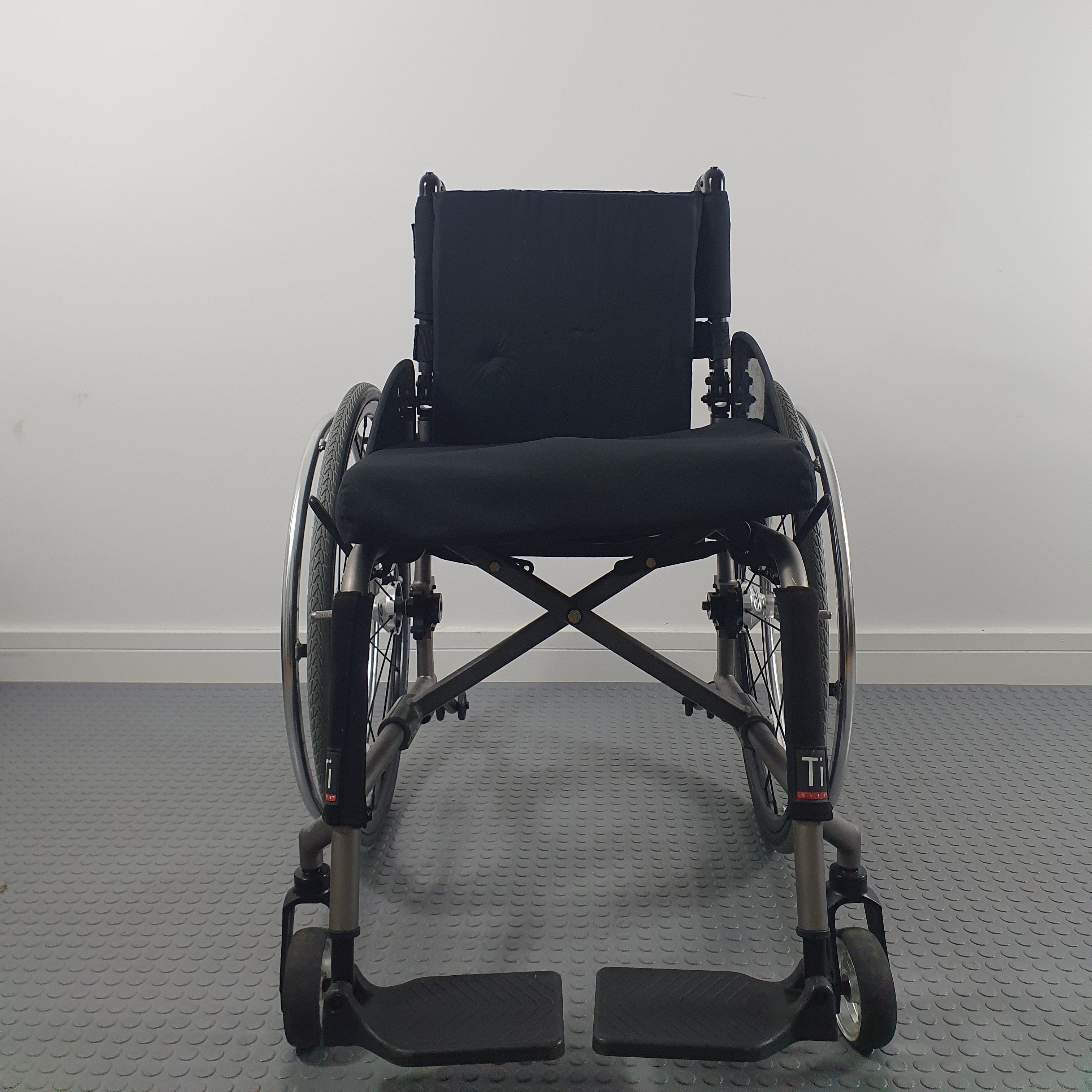 T-Light Manual Wheelchair