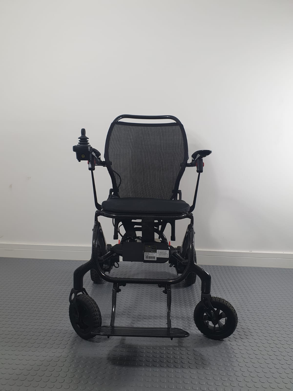 SUNRISE QUICKIE Q50 R CARBON – ULTRA-LIGHT FOLDING POWERCHAIR