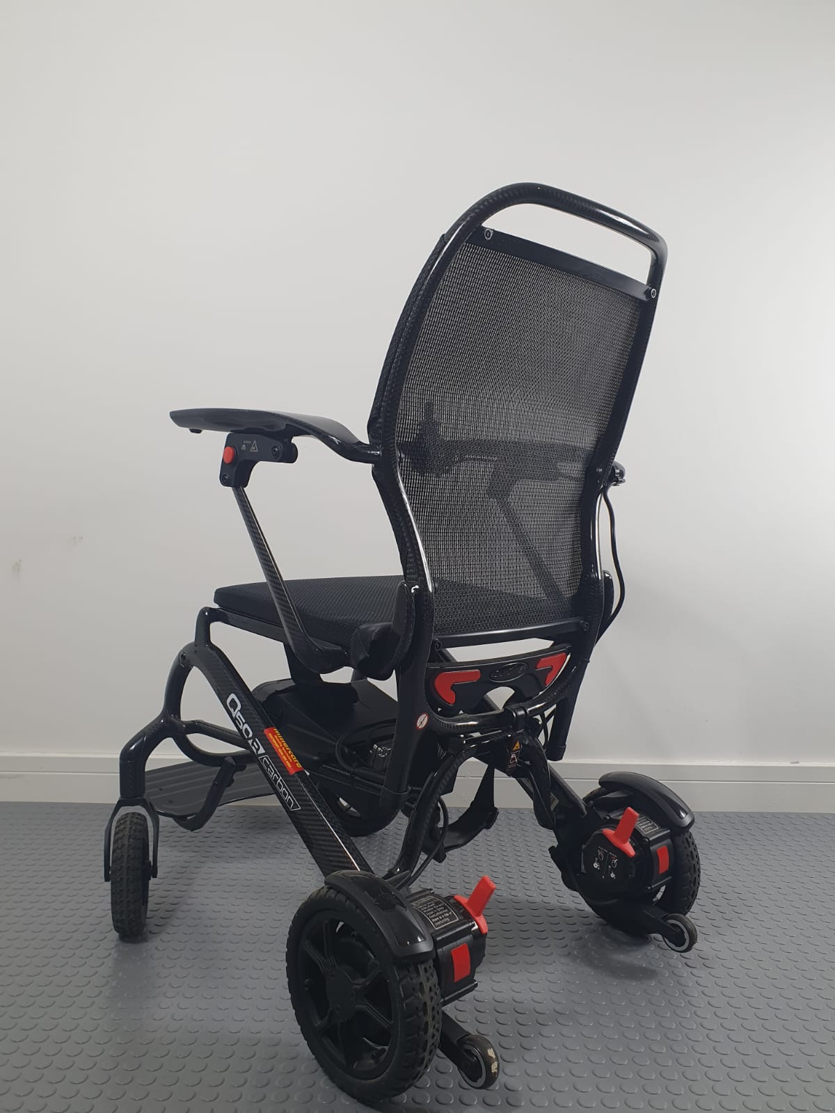 SUNRISE QUICKIE Q50 R CARBON – ULTRA-LIGHT FOLDING POWERCHAIR