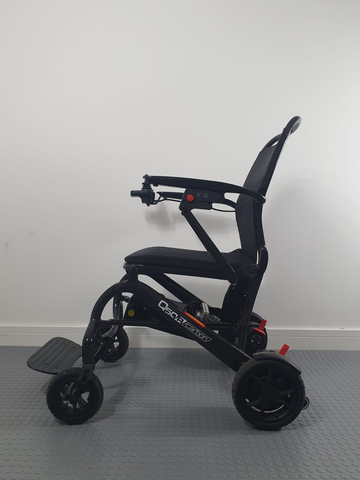 SUNRISE QUICKIE Q50 R CARBON – ULTRA-LIGHT FOLDING POWERCHAIR