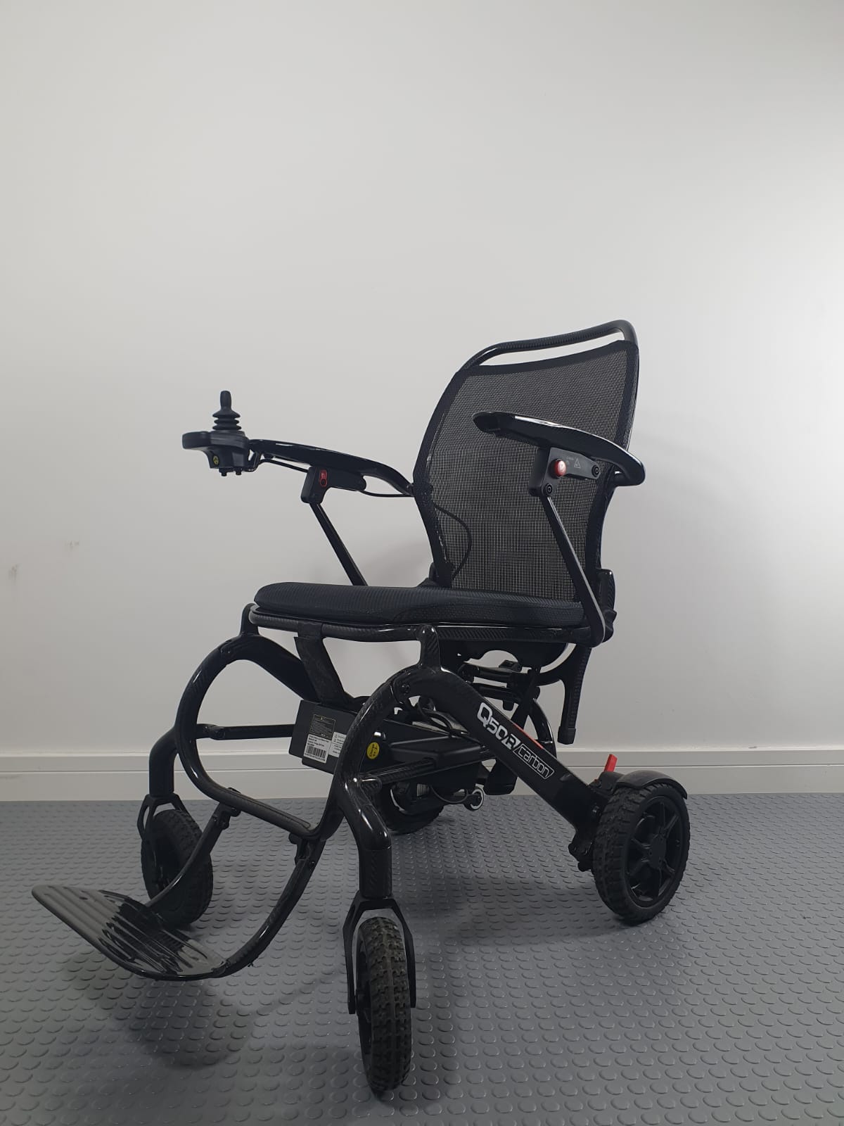 SUNRISE QUICKIE Q50 R CARBON – ULTRA-LIGHT FOLDING POWERCHAIR
