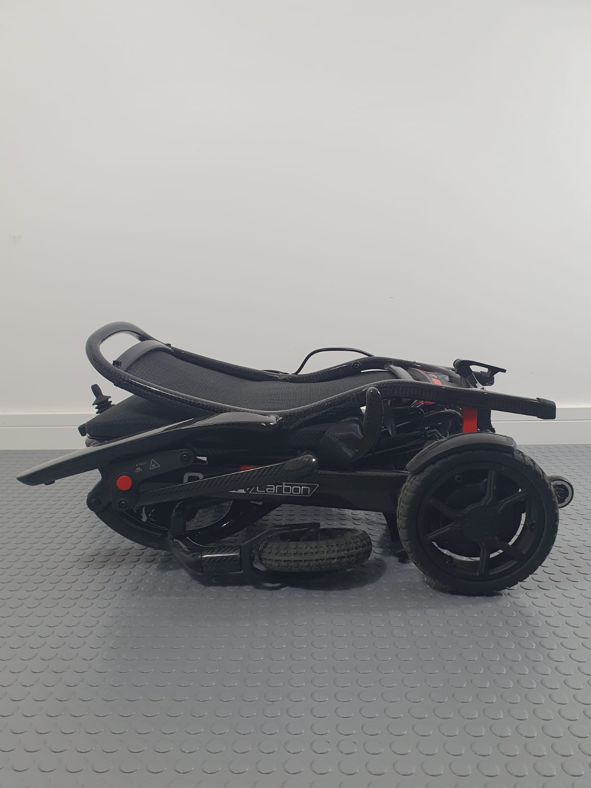 SUNRISE QUICKIE Q50 R CARBON – ULTRA-LIGHT FOLDING POWERCHAIR