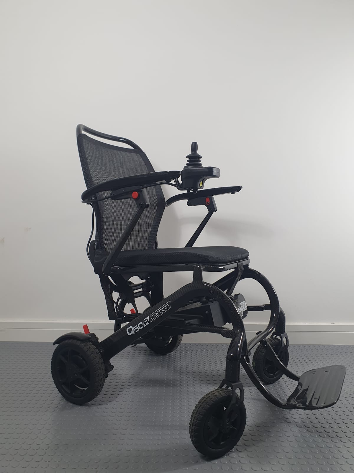 SUNRISE QUICKIE Q50 R CARBON – ULTRA-LIGHT FOLDING POWERCHAIR