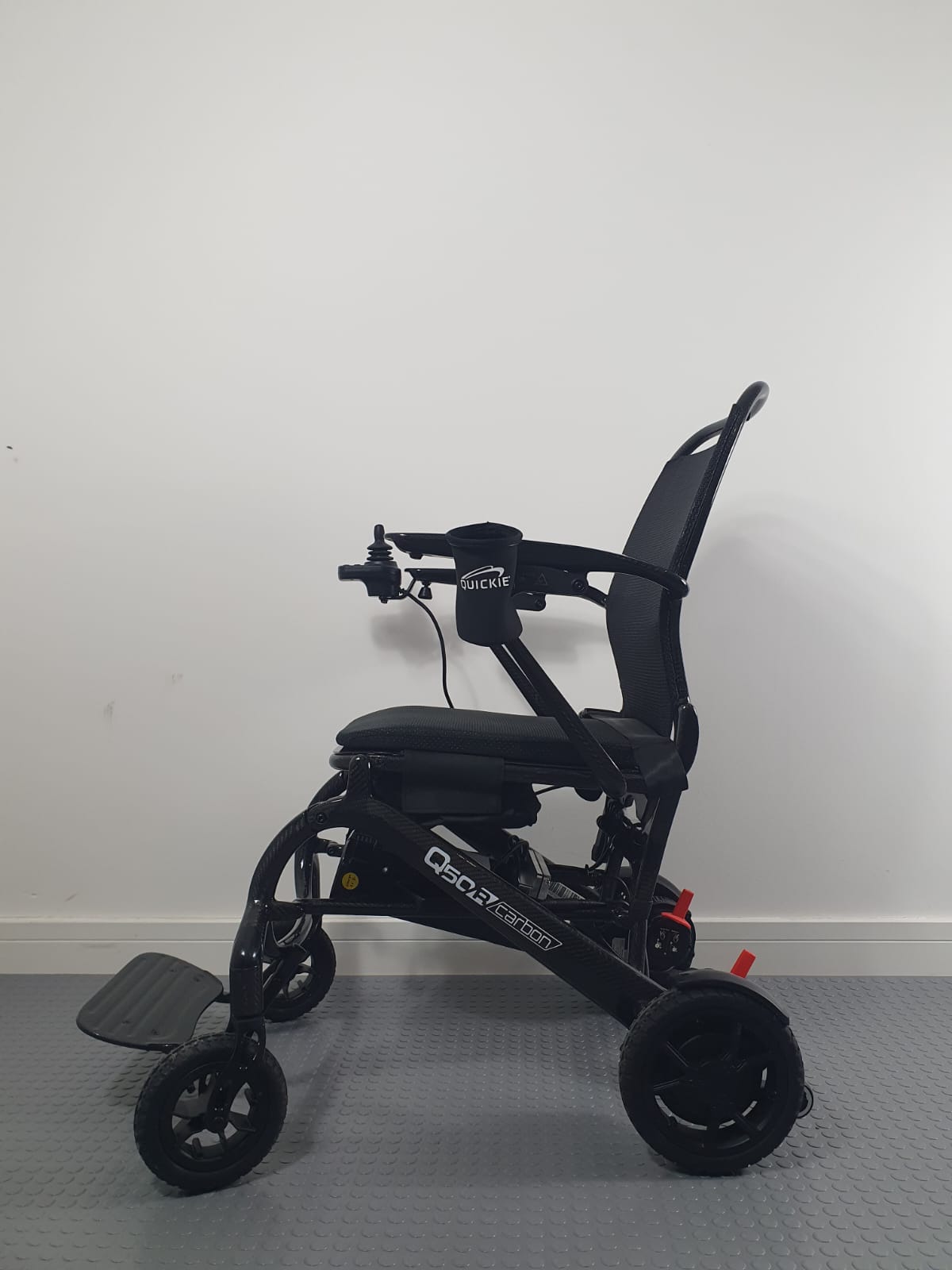 SUNRISE QUICKIE Q50 R CARBON – ULTRA-LIGHT FOLDING POWERCHAIR