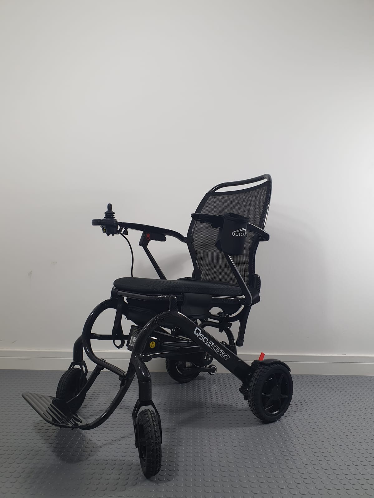 SUNRISE QUICKIE Q50 R CARBON – ULTRA-LIGHT FOLDING POWERCHAIR