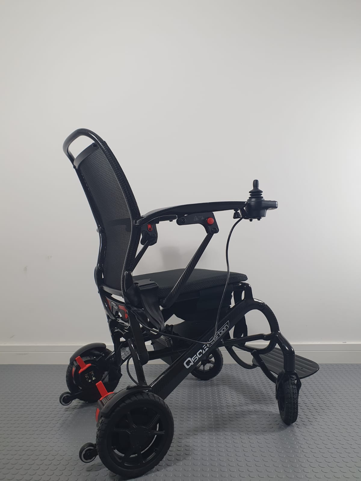 SUNRISE QUICKIE Q50 R CARBON – ULTRA-LIGHT FOLDING POWERCHAIR