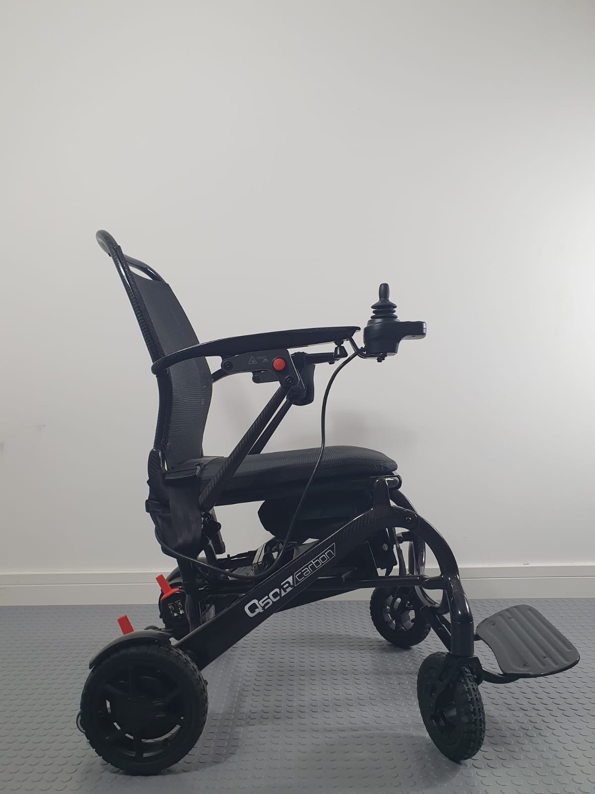 SUNRISE QUICKIE Q50 R CARBON – ULTRA-LIGHT FOLDING POWERCHAIR
