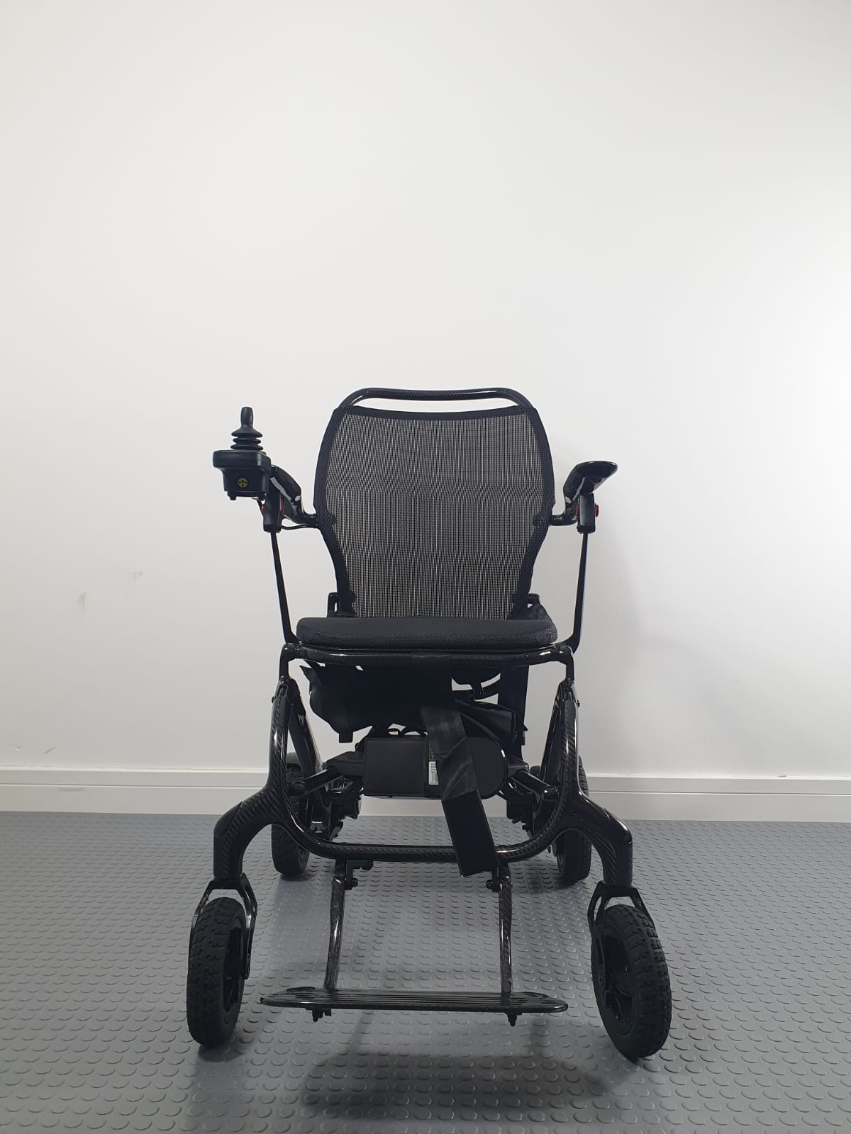 SUNRISE QUICKIE Q50 R CARBON – ULTRA-LIGHT FOLDING POWERCHAIR