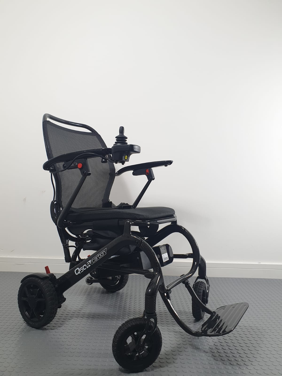SUNRISE QUICKIE Q50 R CARBON – ULTRA-LIGHT FOLDING POWERCHAIR