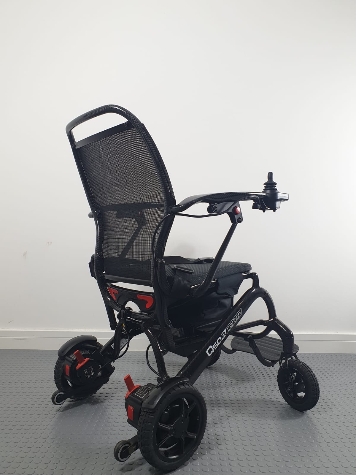 SUNRISE QUICKIE Q50 R CARBON – ULTRA-LIGHT FOLDING POWERCHAIR