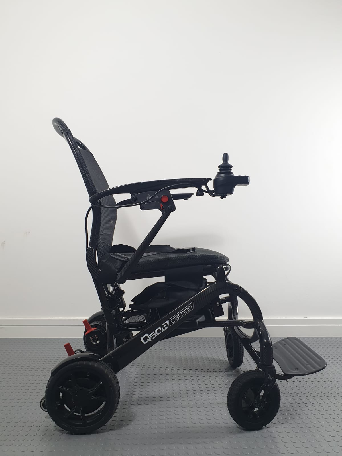SUNRISE QUICKIE Q50 R CARBON – ULTRA-LIGHT FOLDING POWERCHAIR
