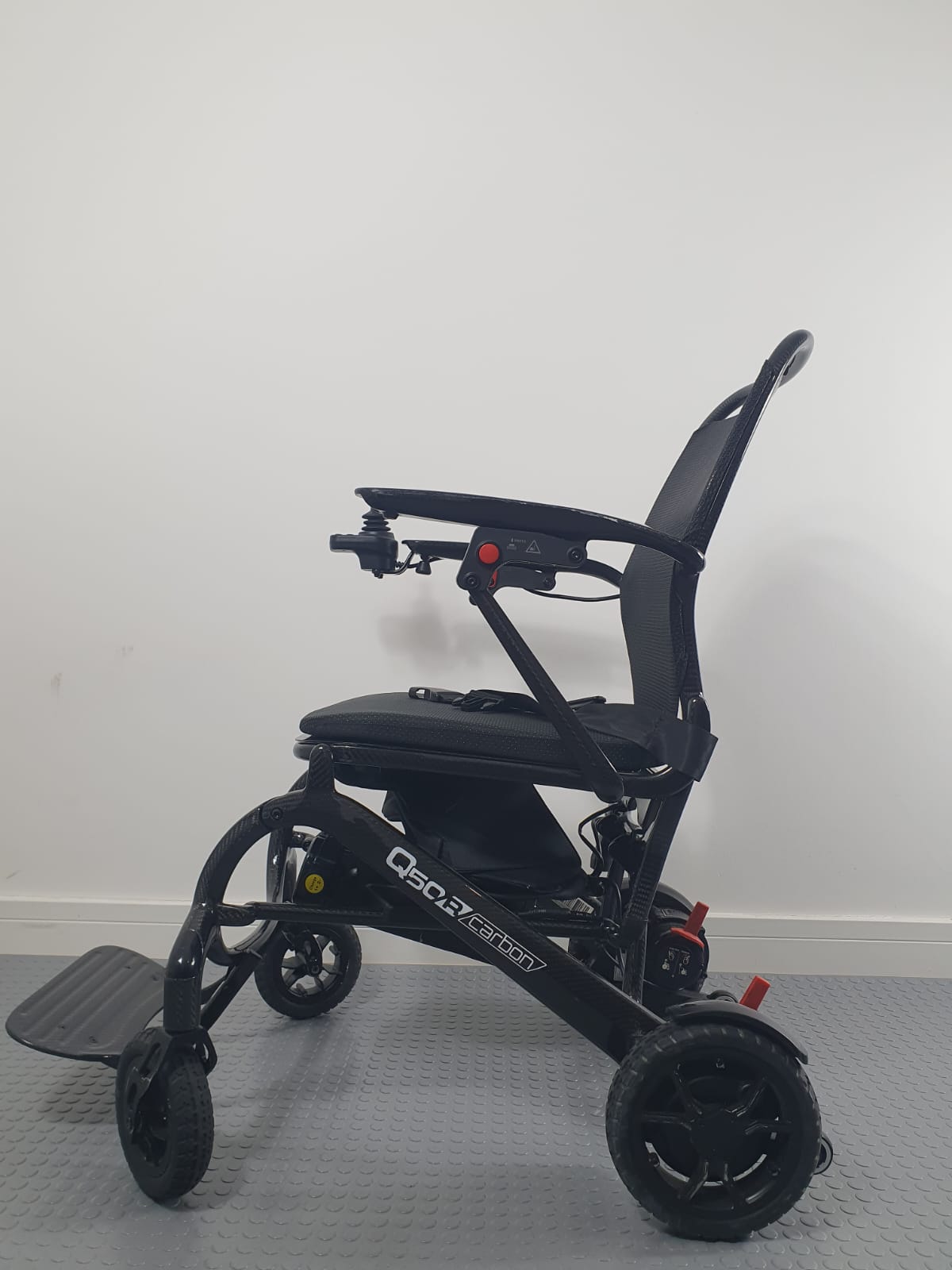SUNRISE QUICKIE Q50 R CARBON – ULTRA-LIGHT FOLDING POWERCHAIR