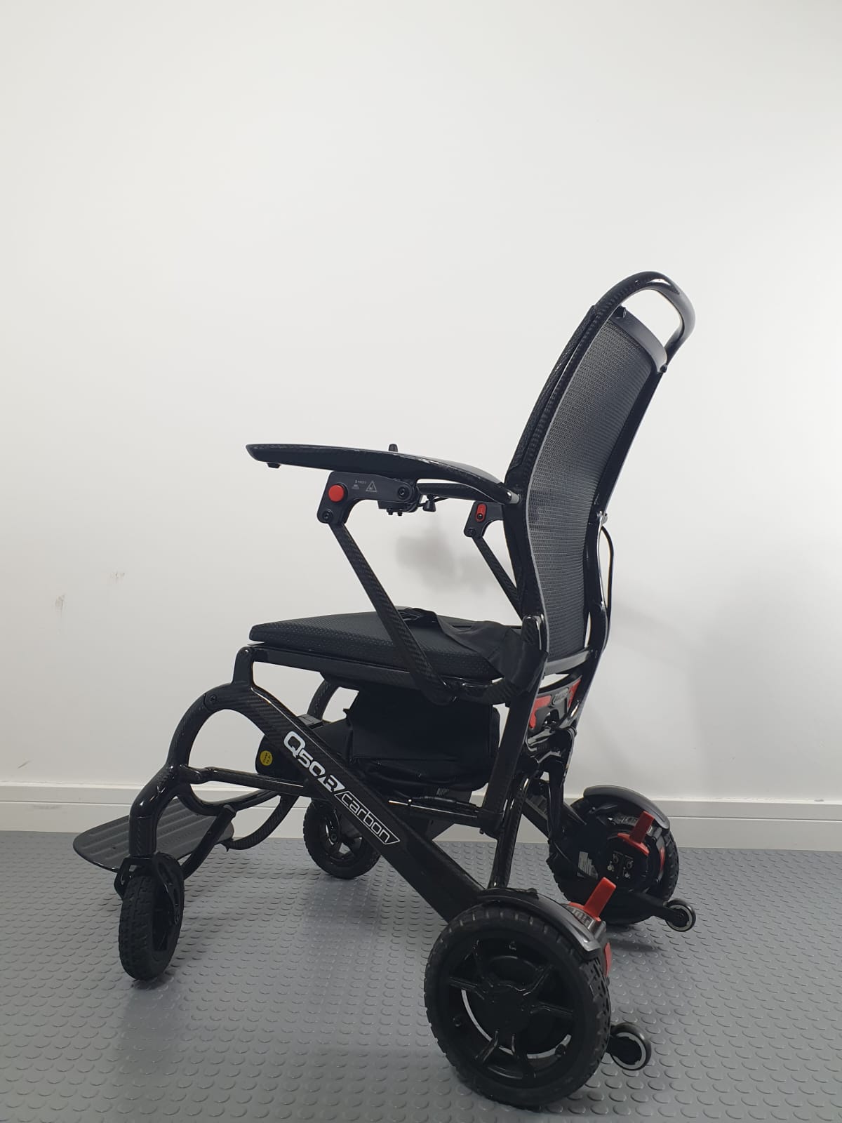 SUNRISE QUICKIE Q50 R CARBON – ULTRA-LIGHT FOLDING POWERCHAIR