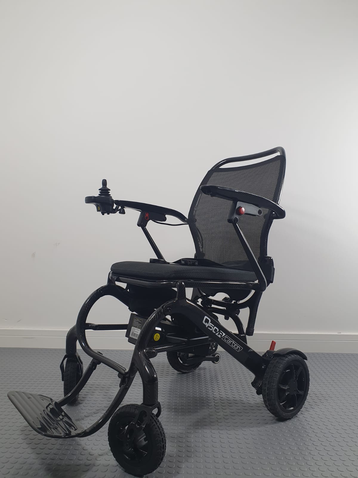 SUNRISE QUICKIE Q50 R CARBON – ULTRA-LIGHT FOLDING POWERCHAIR