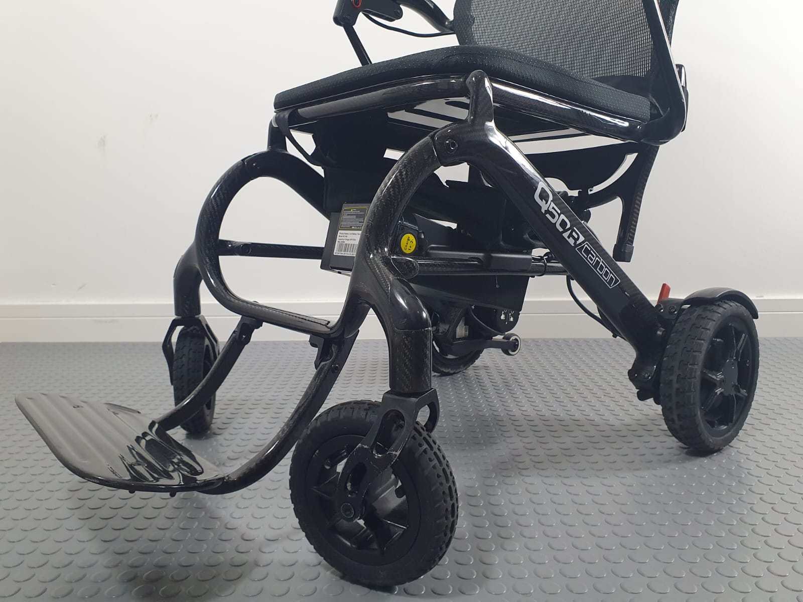 SUNRISE QUICKIE Q50 R CARBON – ULTRA-LIGHT FOLDING POWERCHAIR