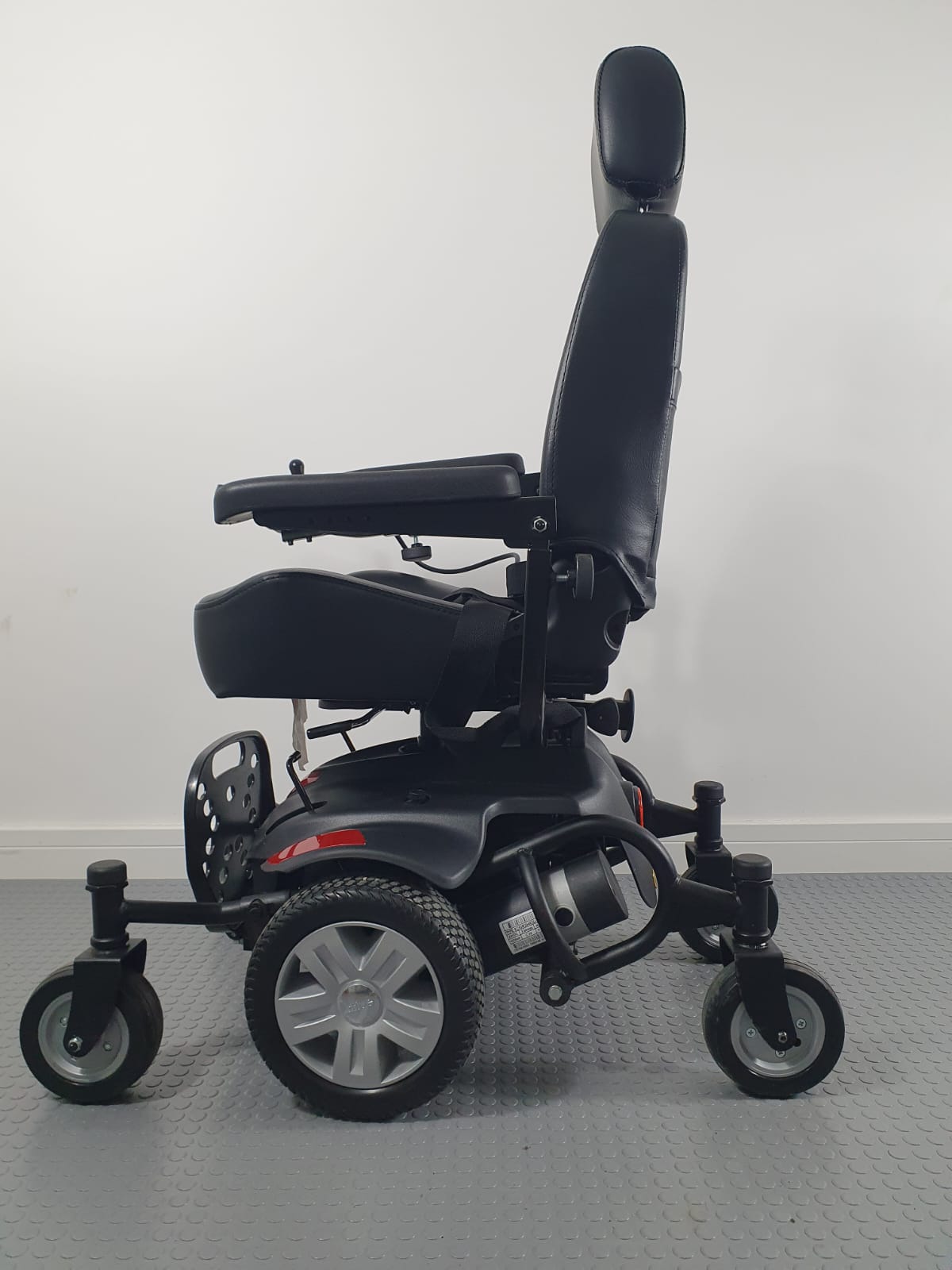 DRIVE Titan AXS Powerchair