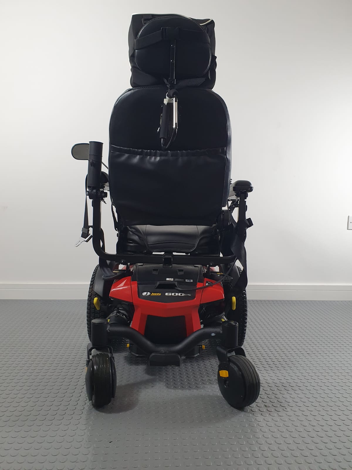 PRIDE JAZZY 600ES – COMPACT HIGH-COMFORT MID-WHEEL DRIVE POWERCHAIR
