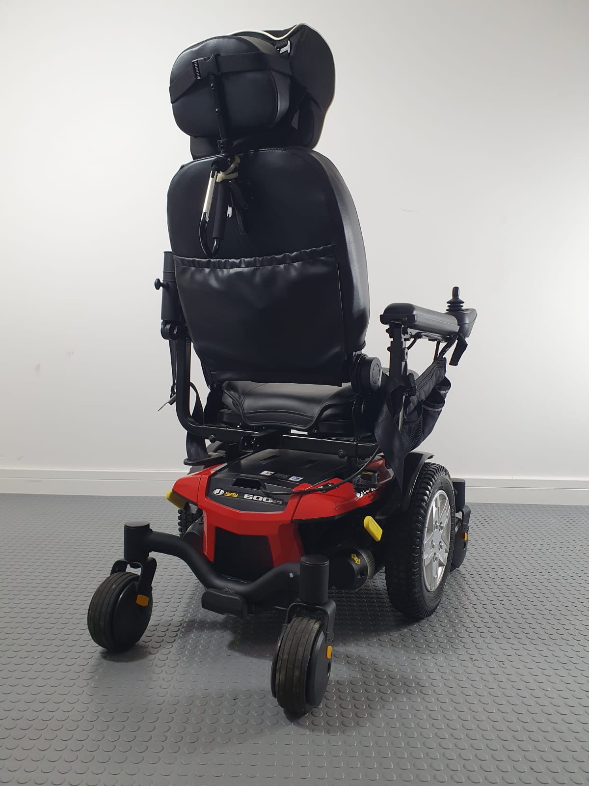 PRIDE JAZZY 600ES – COMPACT HIGH-COMFORT MID-WHEEL DRIVE POWERCHAIR