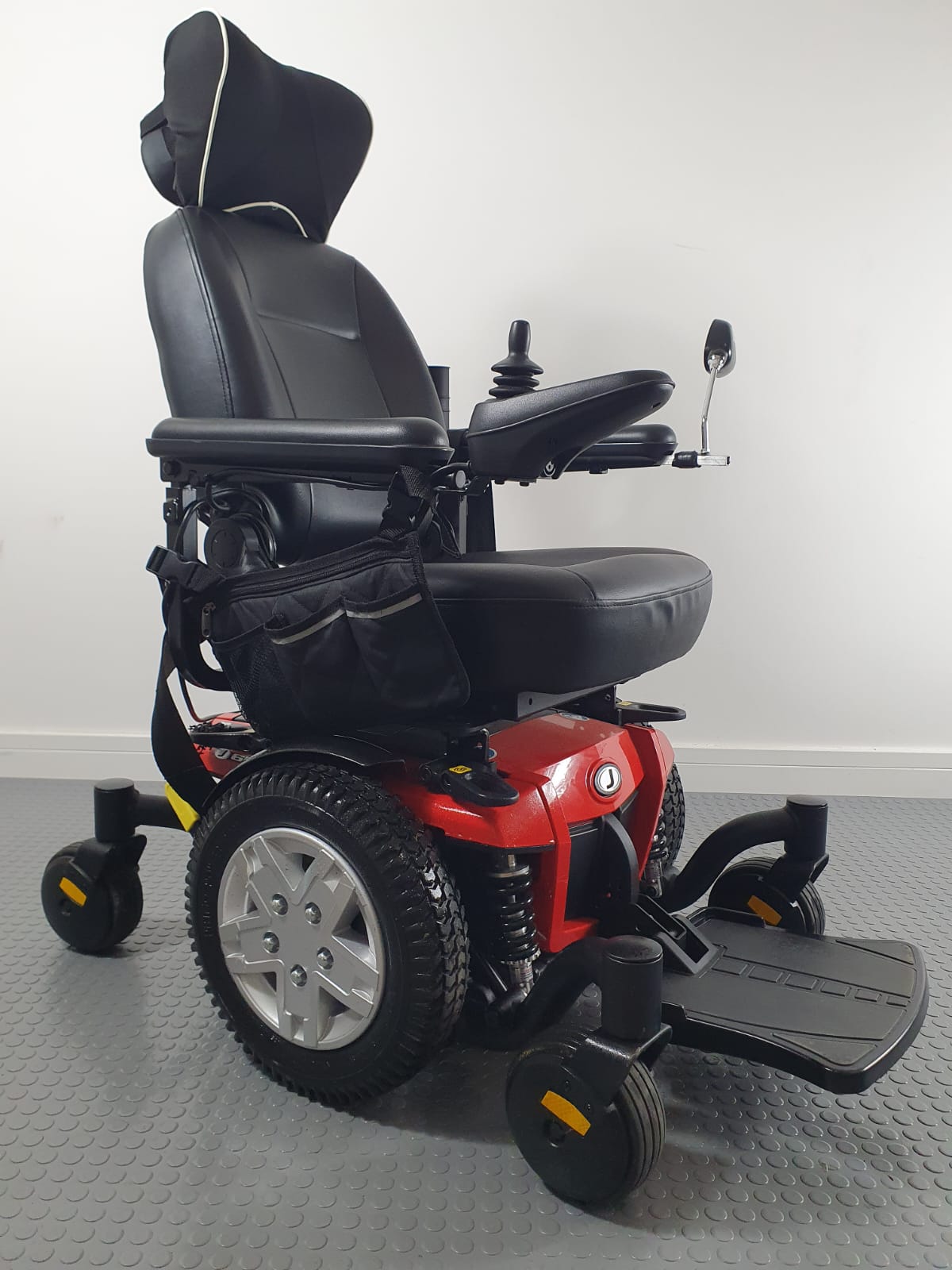 PRIDE JAZZY 600ES – COMPACT HIGH-COMFORT MID-WHEEL DRIVE POWERCHAIR