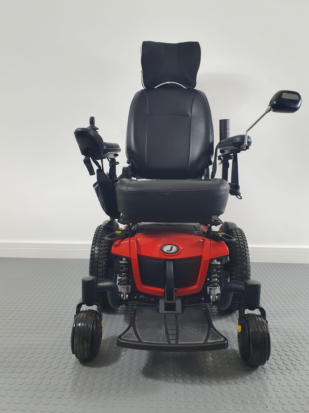 PRIDE JAZZY 600ES – COMPACT HIGH-COMFORT MID-WHEEL DRIVE POWERCHAIR